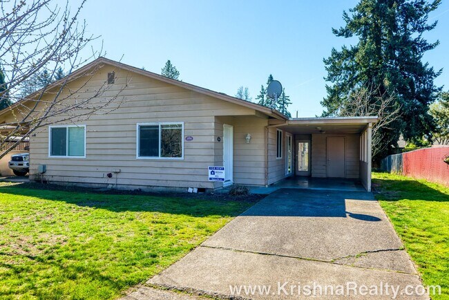 Building Photo - Charming 2 BD* 1 BA* Duplex Available For ...