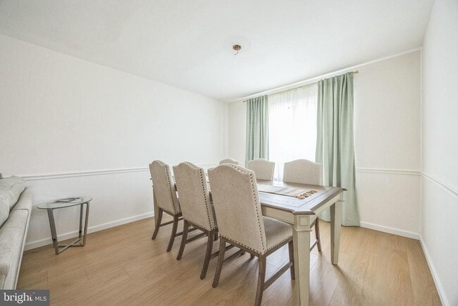 Building Photo - 250 Fir Tree Ct