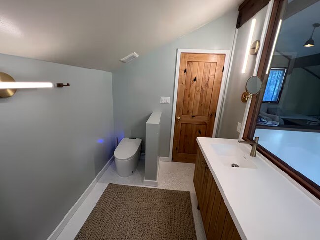 Upstairs Bath - 571 Brassie Ave
