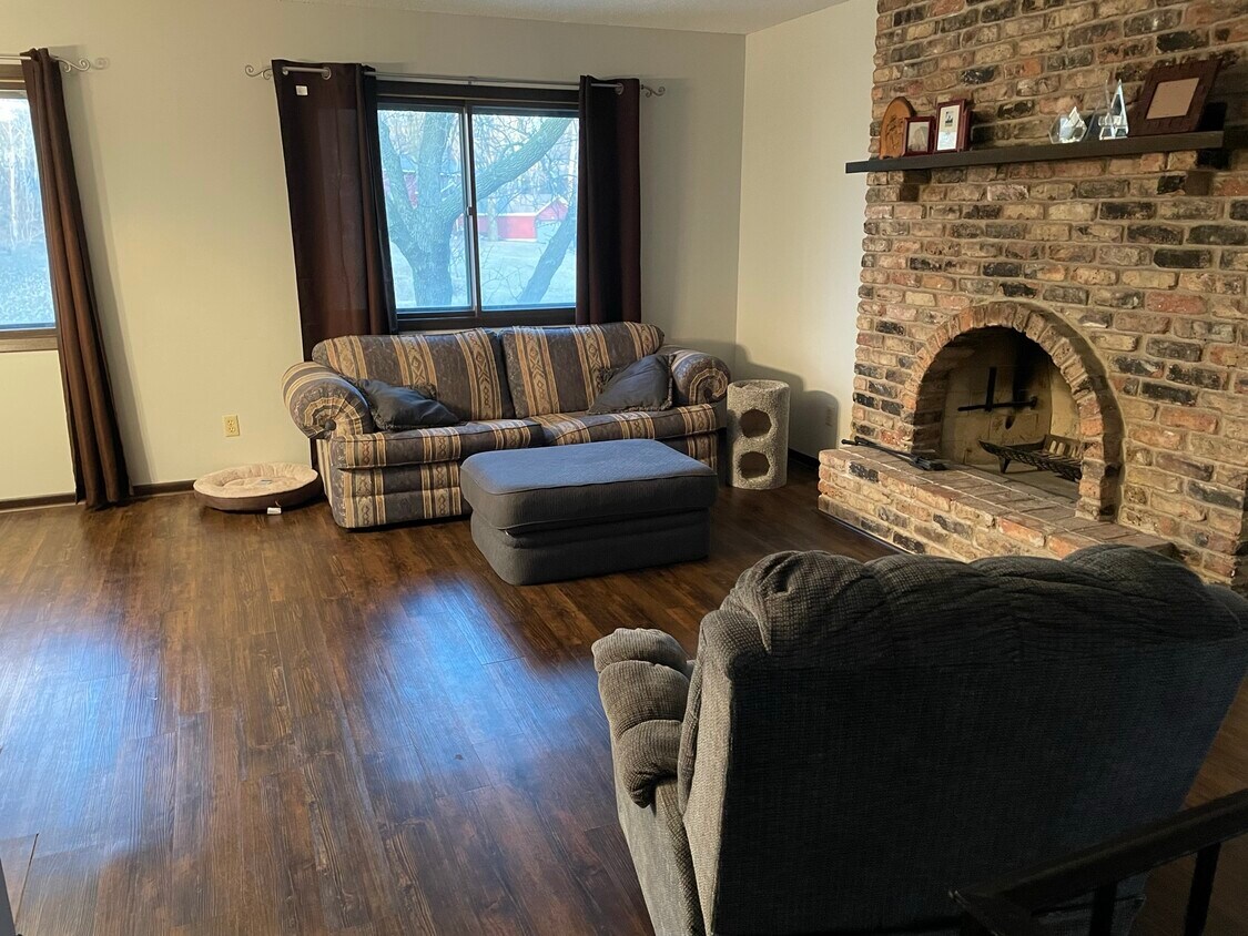 Foto principal - 4456 Johnny Cake Ridge Rd