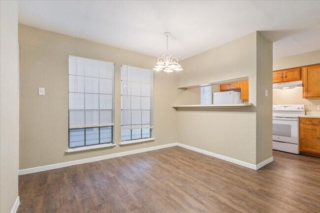 Building Photo - Hunterwood Apartments | 2-Bedroom / 1-Bath...