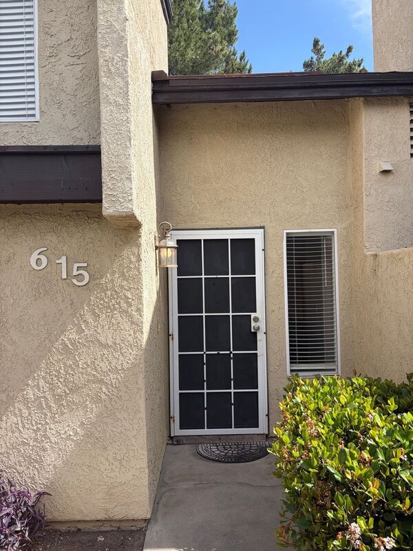 Building Photo - 615 Parkview Dr
