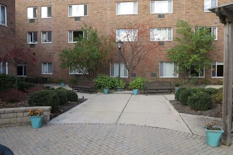 3100 Devonshire Rd Cleveland, OH 44109 – photo 1