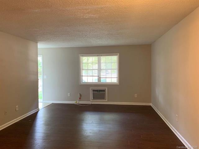 Foto principal - 2611 Holton Ave