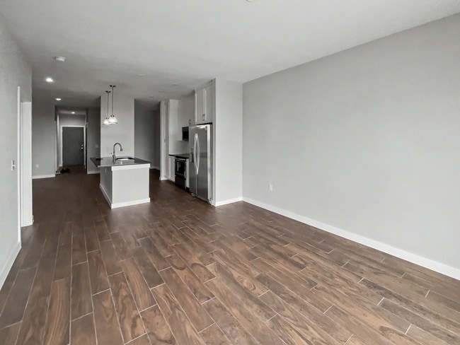 Building Photo - Sun Soaked Penthouse in Dallas