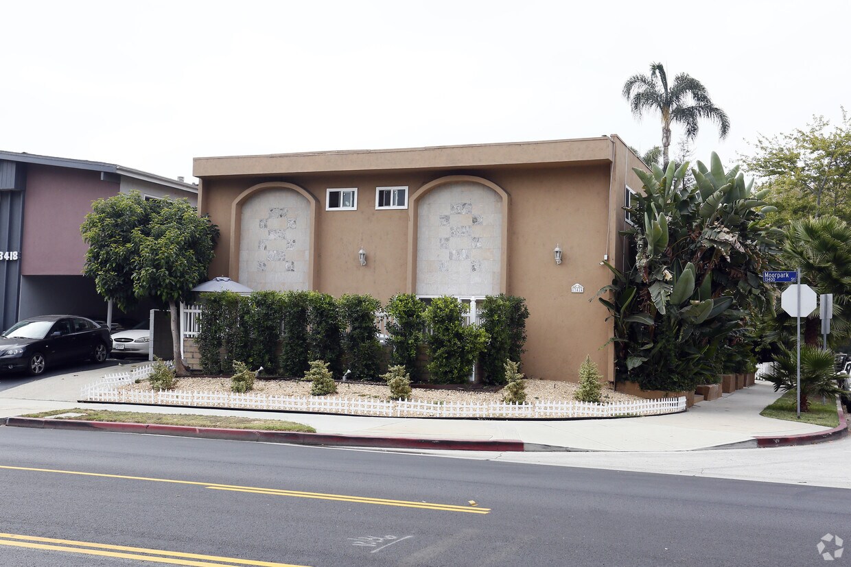 Primary Photo - 13424 Moorpark St