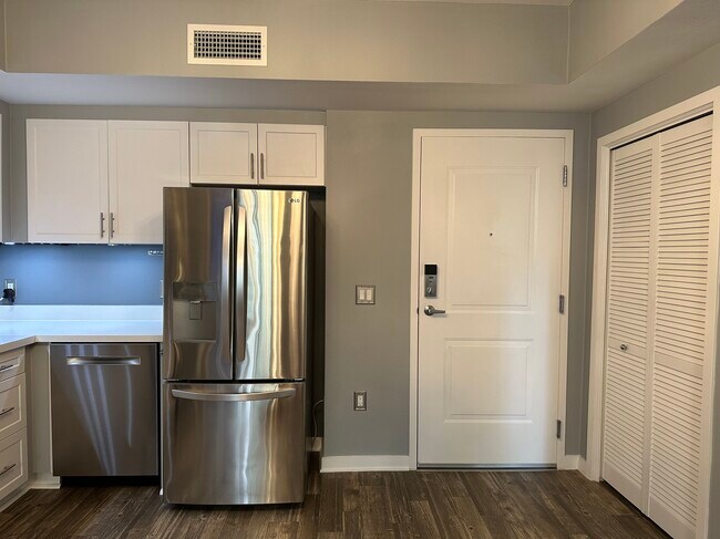 Building Photo - 12655 Bluff Creek Dr