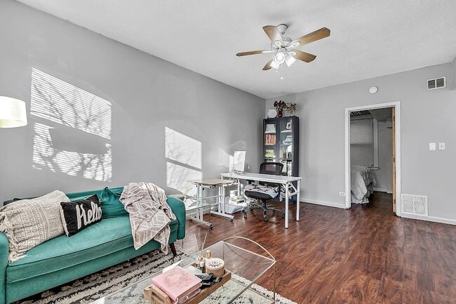 Building Photo - 5143 S Kenwood Ave