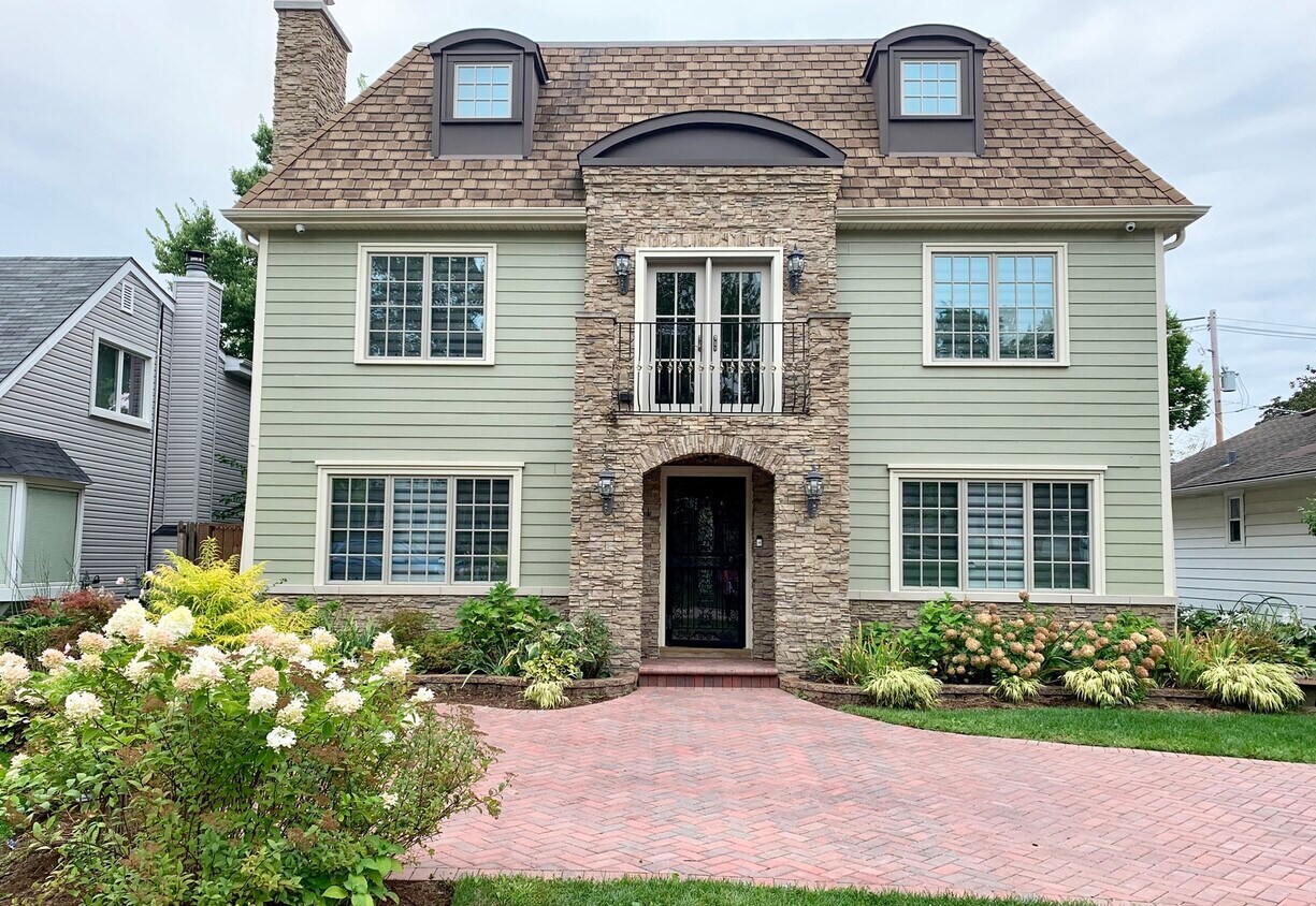 Foto principal - 131 Montgomery Ln