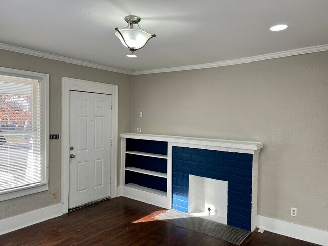 Building Photo - 144-146 S Green