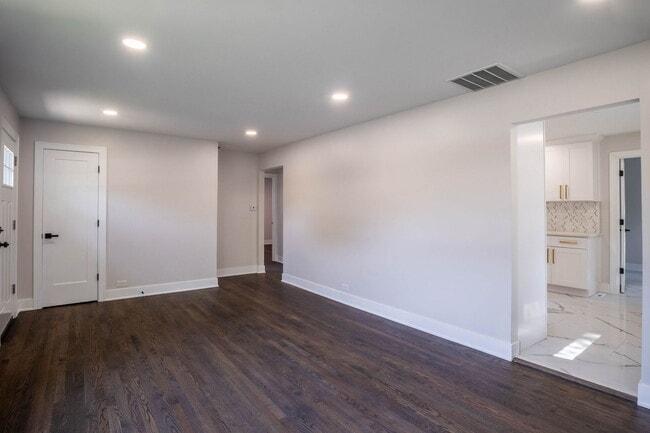 Building Photo - 15017 Pulaski Rd