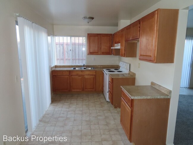 Foto del edificio - 2 br, 1 bath House - 962-3 Acosta Plaza