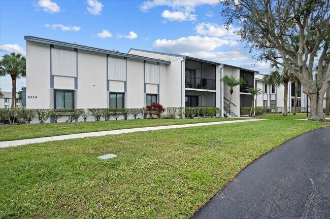 Foto del edificio - 1014 Green Pine Blvd