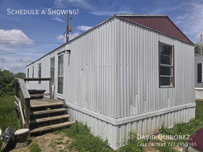 Building Photo - 221 Eastwood Dr