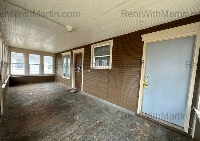 Building Photo - 820 W 2nd St