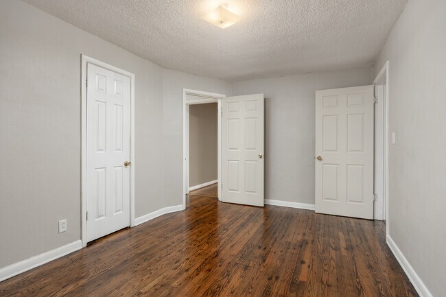 Building Photo - 303 Wygoda Cir