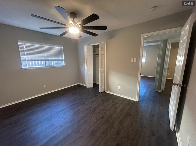 Building Photo - 2801 Meadowview Dr