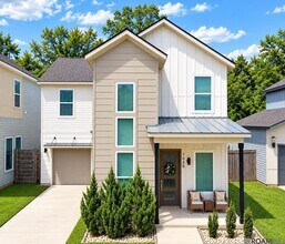 Building Photo - 7040 Kodiak Dr