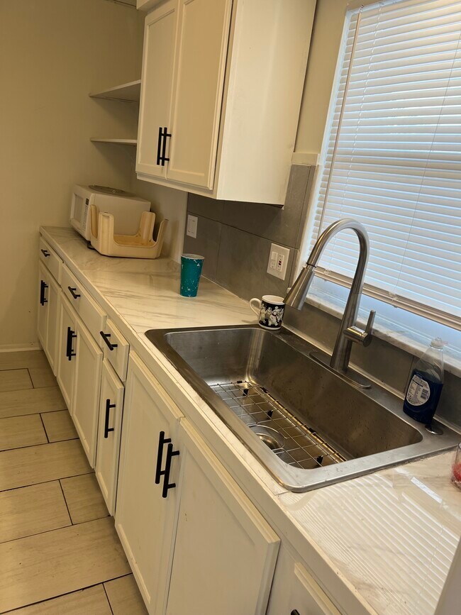 Foto del edificio - 3136 Harbor Blvd