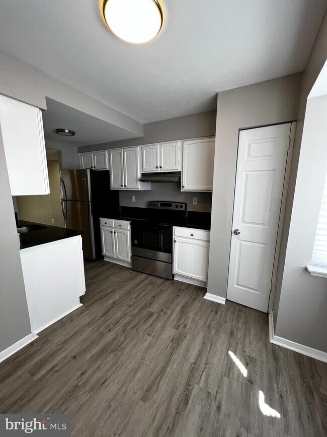 Building Photo - 6932 Woodstream Ln