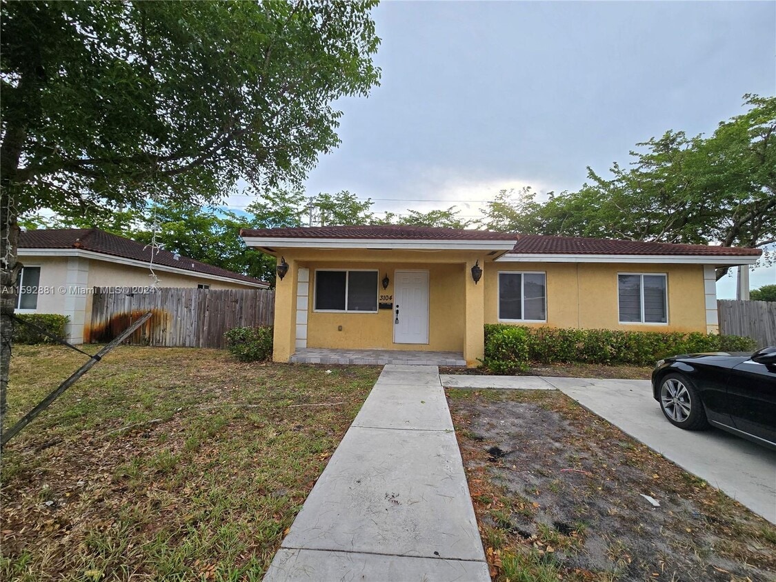 Primary Photo - 3104 Tarpon Dr