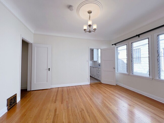 Foto del edificio - Curson Ave Apartments By The Grove