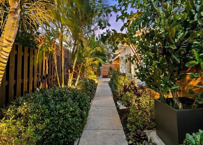 Building Photo - 808 NE 17th Way