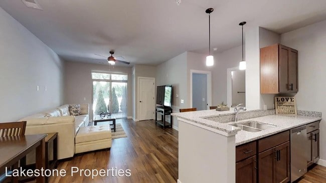Building Photo - 1601 Hoel Ave