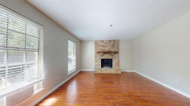 Foto del edificio - 2139 Middle Creek Dr