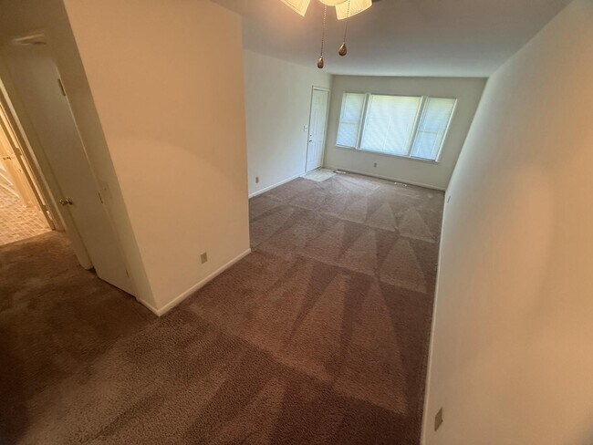 Foto del edificio - 1618 Trinity Cir