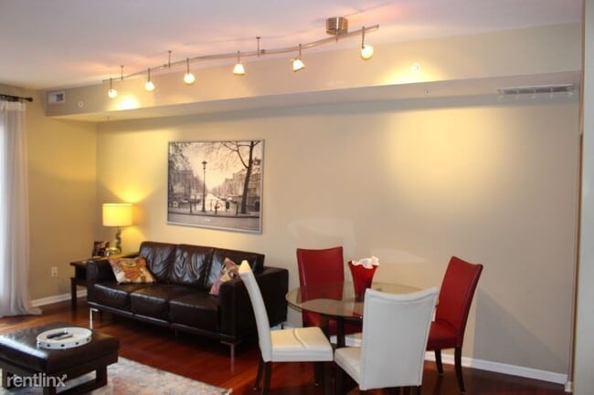 Building Photo - 1 br, 1 bath Condo - 330 S 3rd St 2 Unit 2