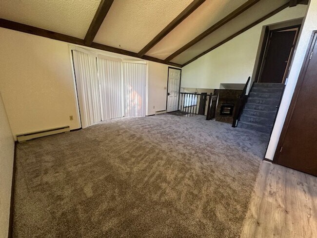 Foto del edificio - Three Bedroom / Two Bathroom Home
