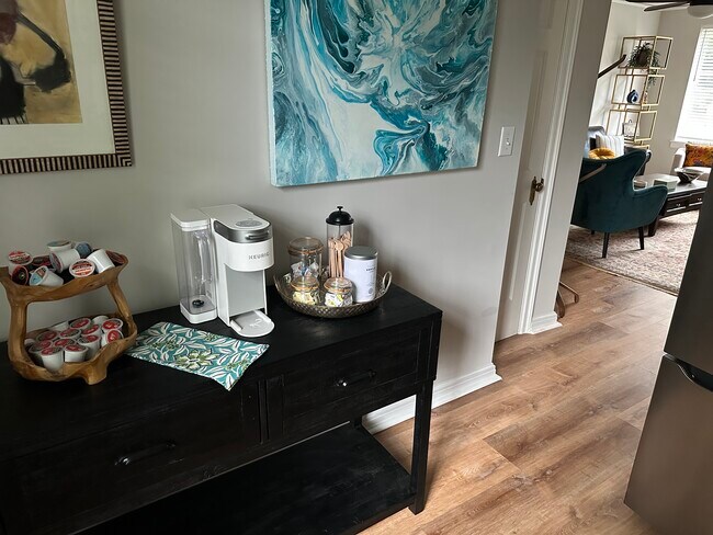 Foto del edificio - 1700 N Elm St