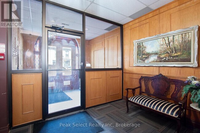 Photo du bâtiment - 20 Water St S