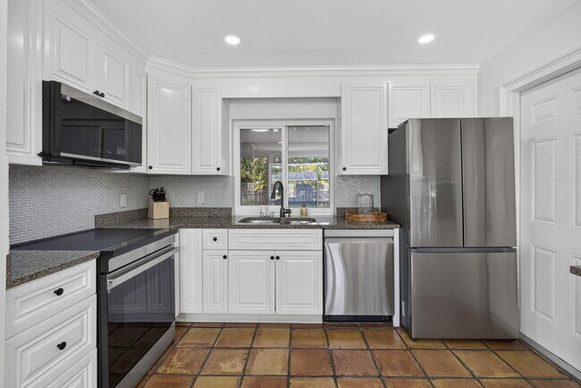 Building Photo - 11760 Inverness Cir