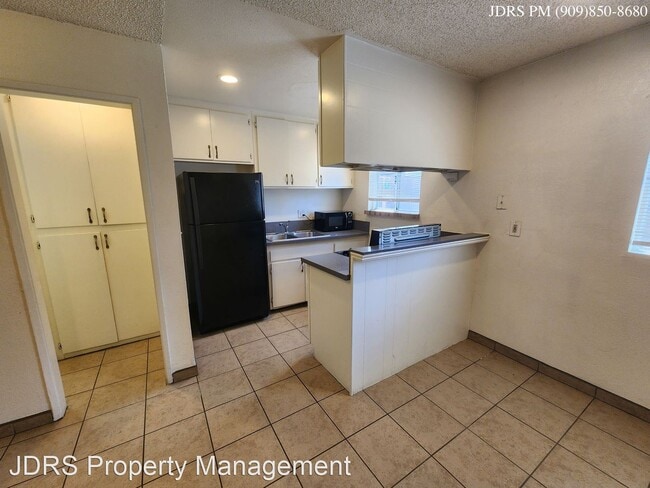 Building Photo - 2 br, 1.5 bath House - 1129 E La Deney Cou...