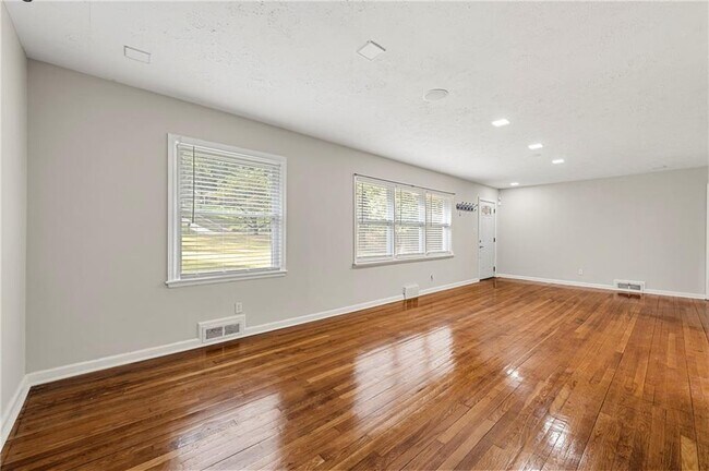 Foto del edificio - 2229 Beecher Cir SW