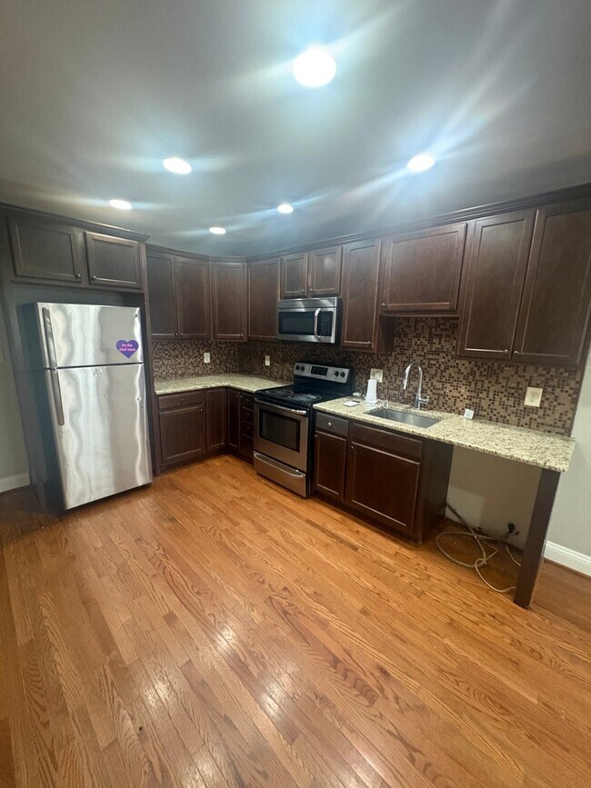 Foto del edificio - 2812 Oswego Ave