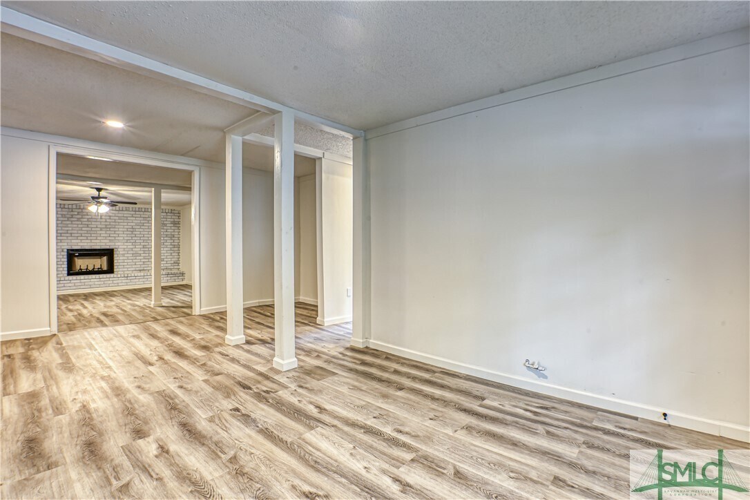 Building Photo - 1410 Hendry Ave