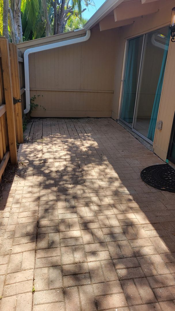 Building Photo - Annual UNfurnished renovated 2/1 condo dow...