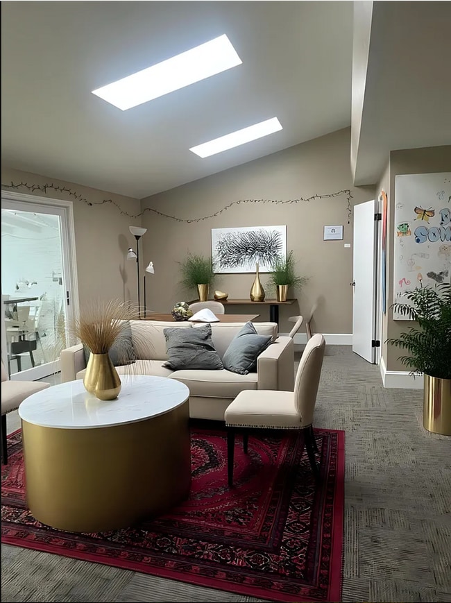 Building Photo - No back house!