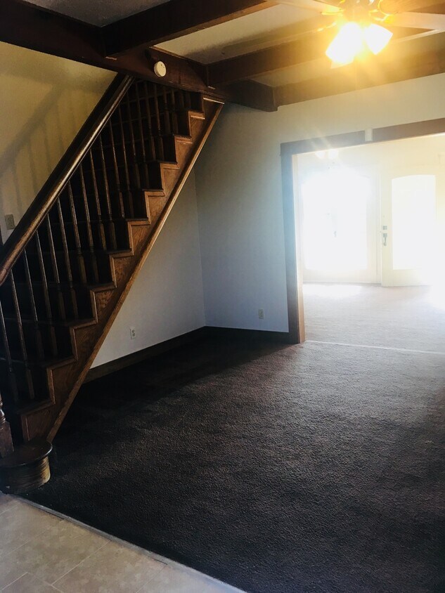 Foto principal - 2-Story Country home!