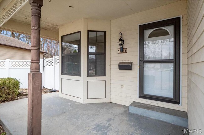 Foto del edificio - 701 Oak Hollow Ct