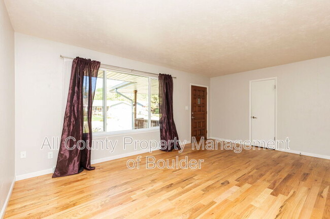 Foto del edificio - 44 Dartmouth Cir