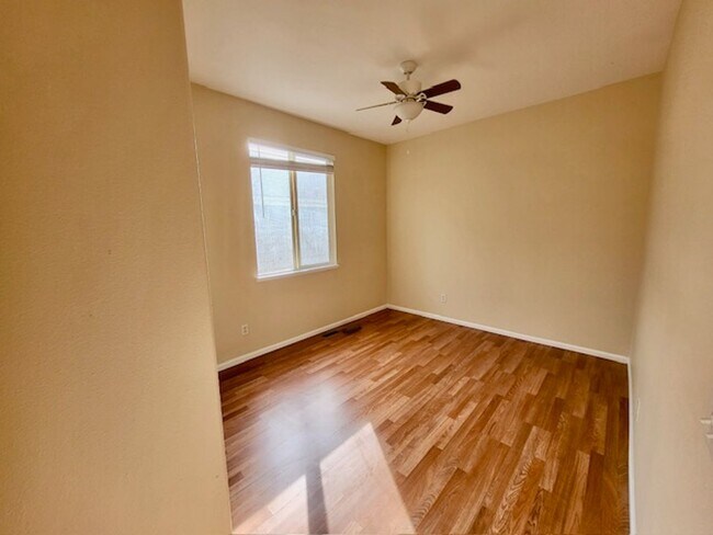 Foto del edificio - Lovely 4 bedroom home near the Powers Corr...