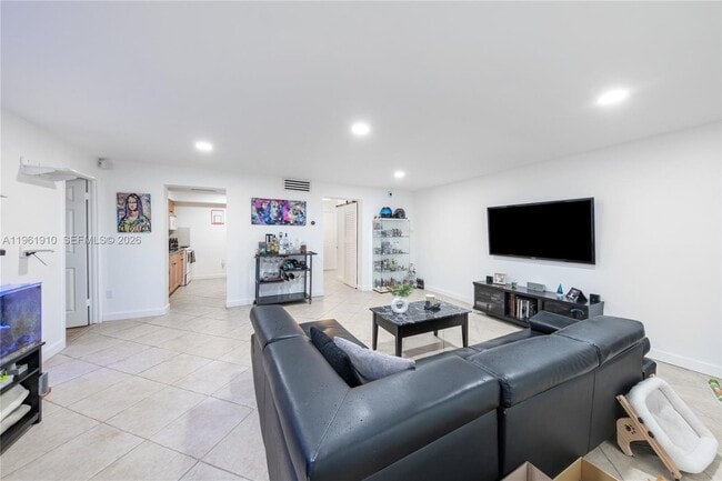 Building Photo - 9971 W Bay Harbor Dr