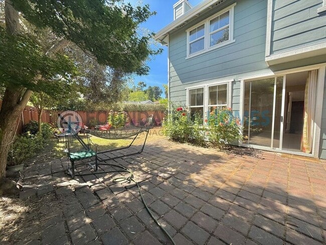 Foto del edificio - 115 Maybeck St