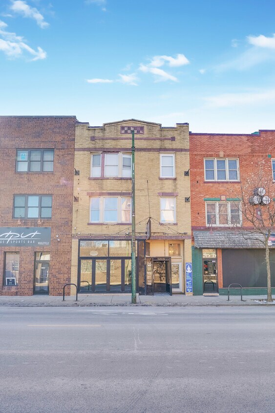 Foto principal - 3722 N Clark St