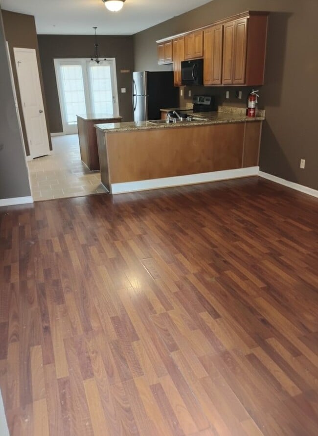 Foto del edificio - 2925 Hargrove E Rd