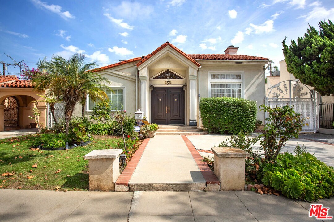 256 S Canon Dr, Beverly Hills, CA 90212 House for Rent in Beverly